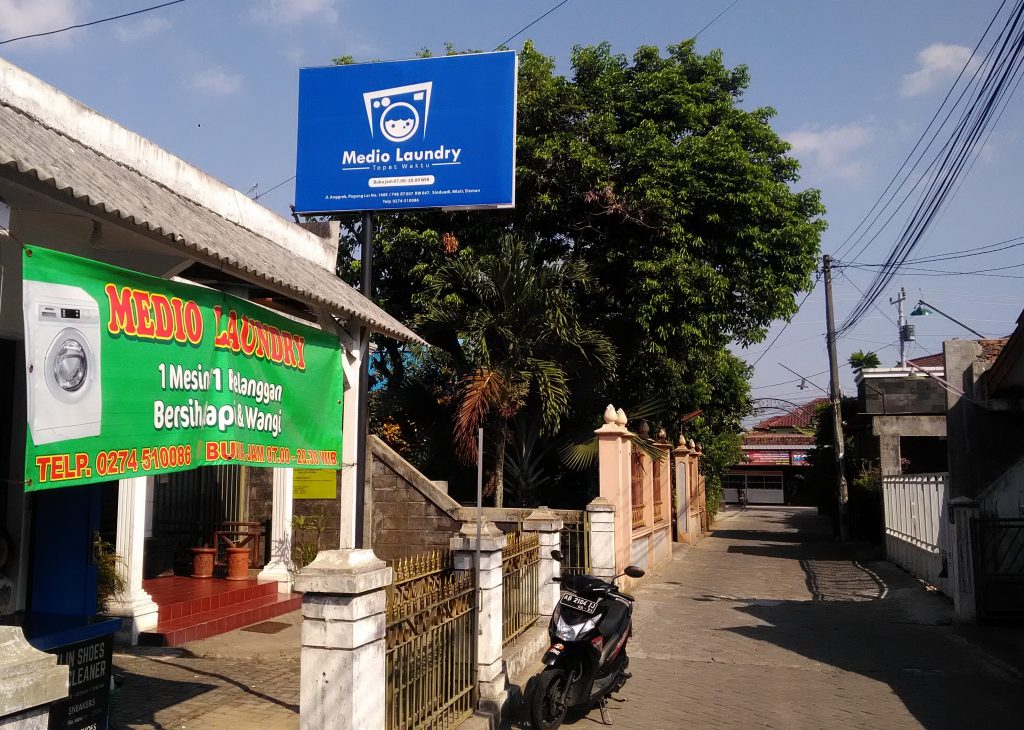 Papan Nama Medio Laundry Yogyakarta