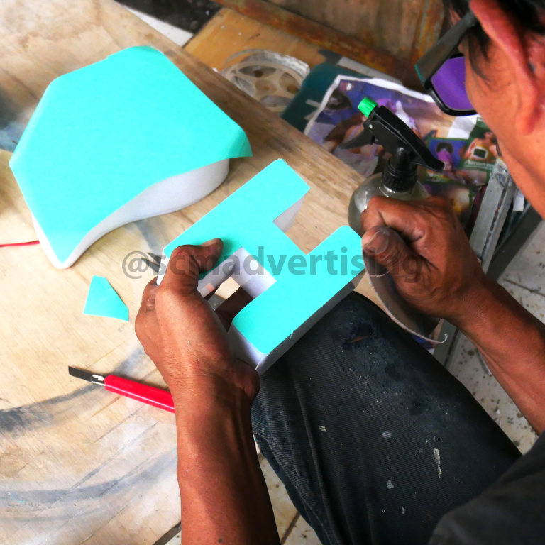 Letter Timbul Akrilik Sticker Cutting Jogja