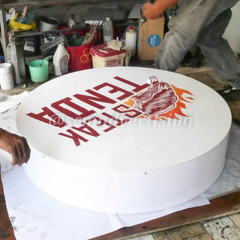 Produksi Neonbox Akrilik Bulat Steak Tenda Jogja