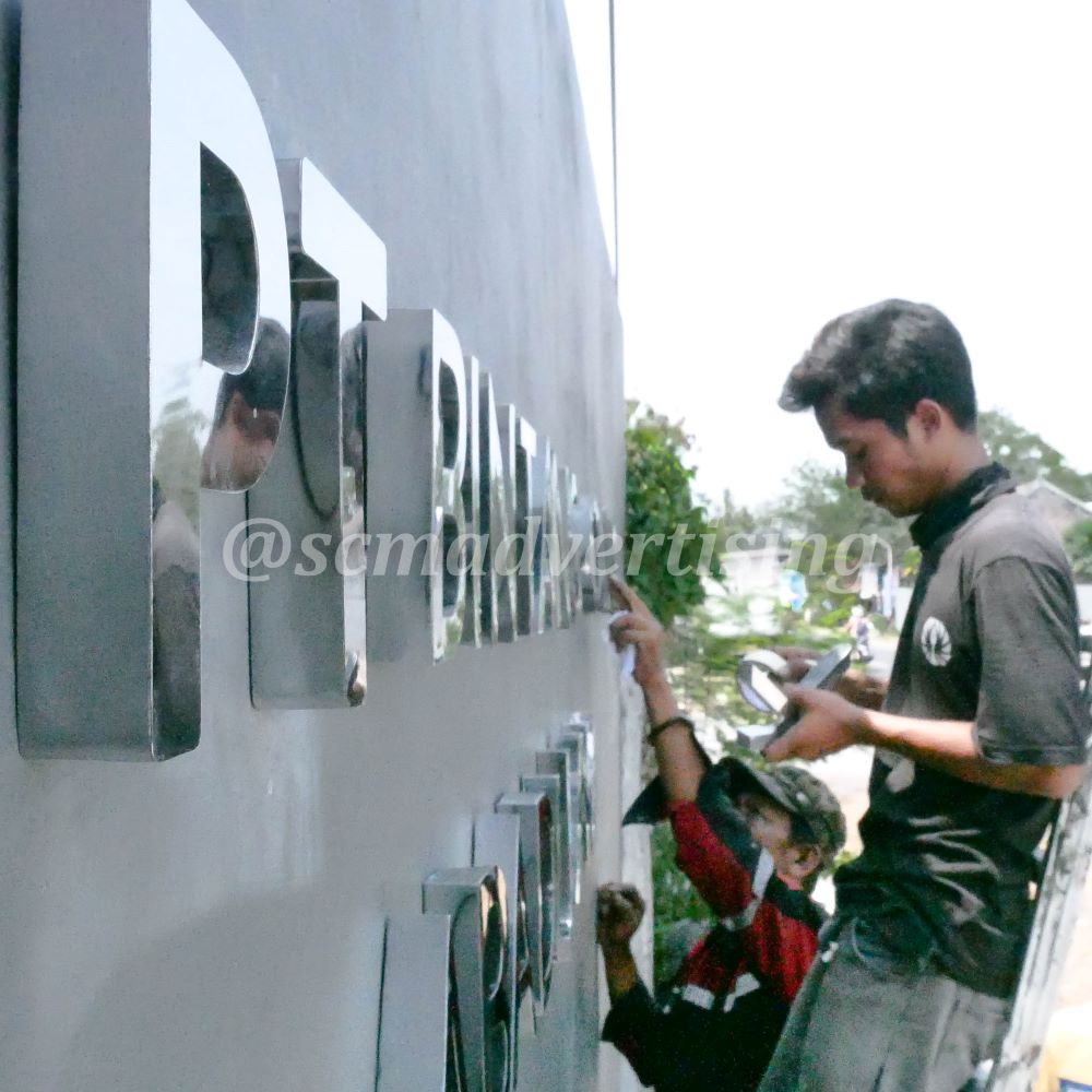 Huruf timbul stainless
