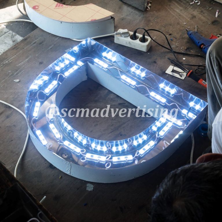Letter Timbul Stainless Kombinasi Akrilik Menyala
