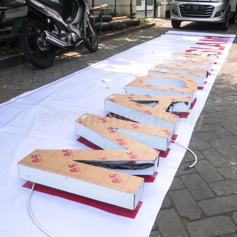 Letter Timbul Stainless Akrilik Madina Islamic School