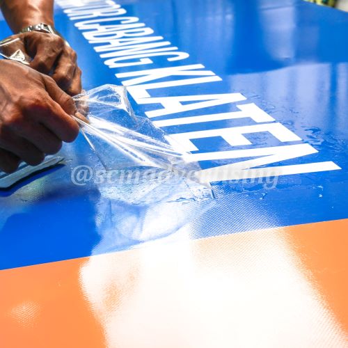 Pemasangan Visual Sticker Cutting Papan Nama BFI Finance Klaten